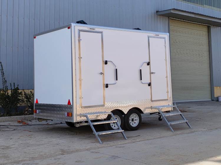 Luxury-Toilet-Trailer-for-Sale