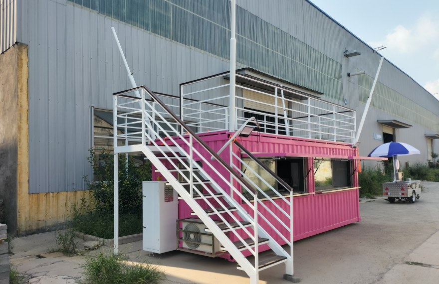 https://www.etofoodcarts.com/d/images/products/Shipping-Container/Shipping-Container-Restaurant-for-Sale/container%20bar.jpg